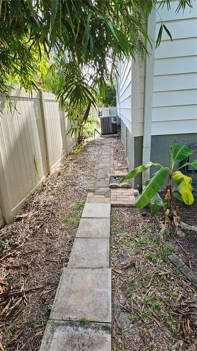 821 N EOLA DRIVE, Orlando, FL 32803 Right side