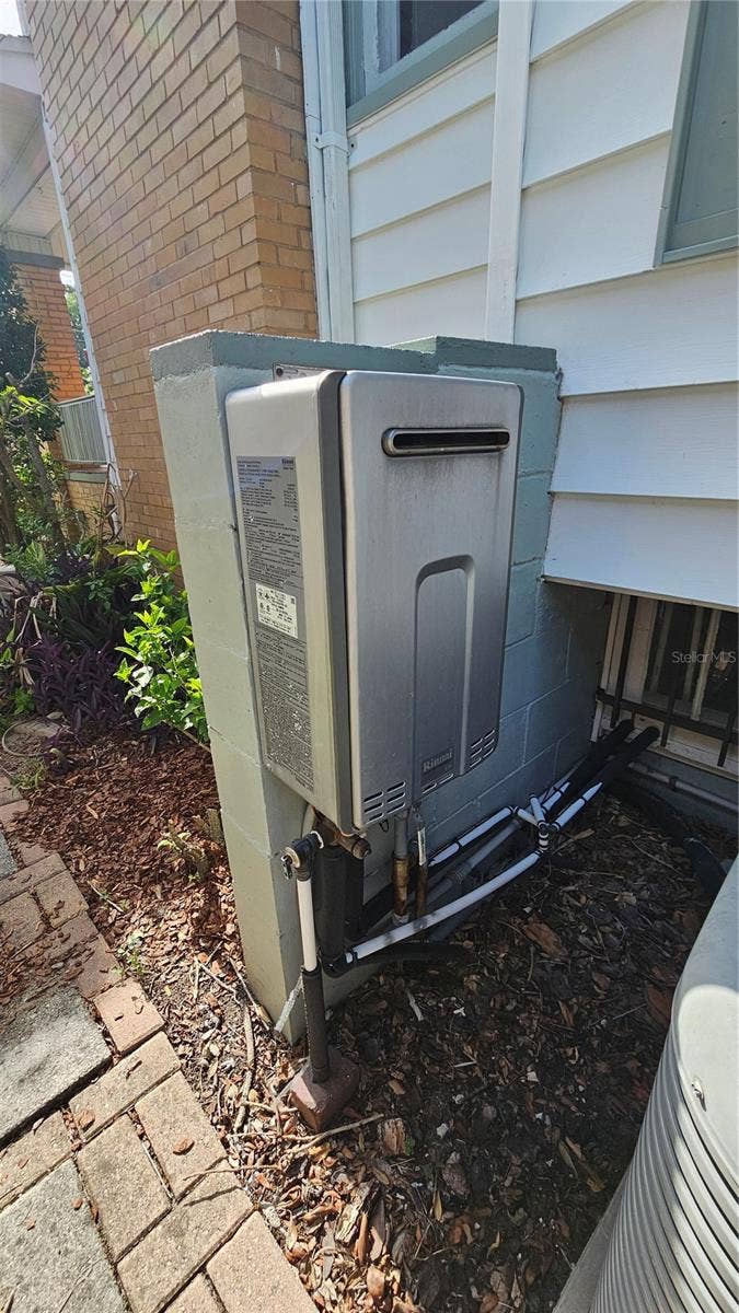 821 N EOLA DRIVE, Orlando, FL 32803 Instant On Tankless Hot Water Heater