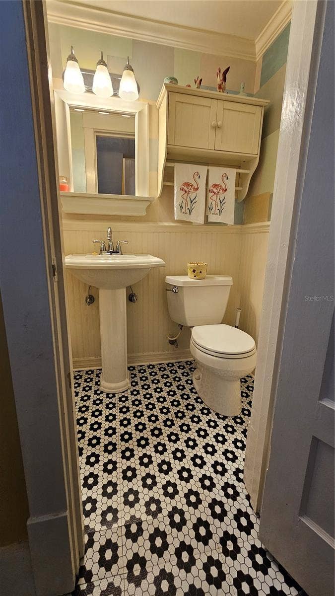 821 N EOLA DRIVE, Orlando, FL 32803 1/2 Bathroom - Mid-Level between Basement and First Floor