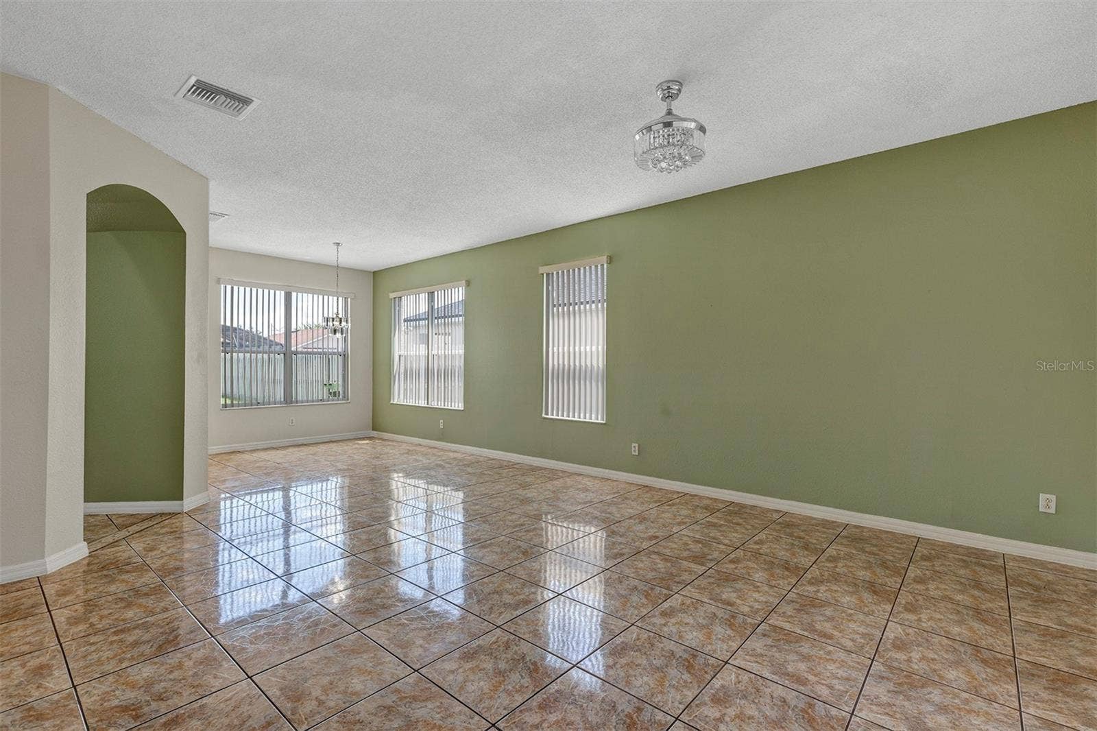4921 CASA VISTA DRIVE, Orlando, FL 32837 Living/Dining Room