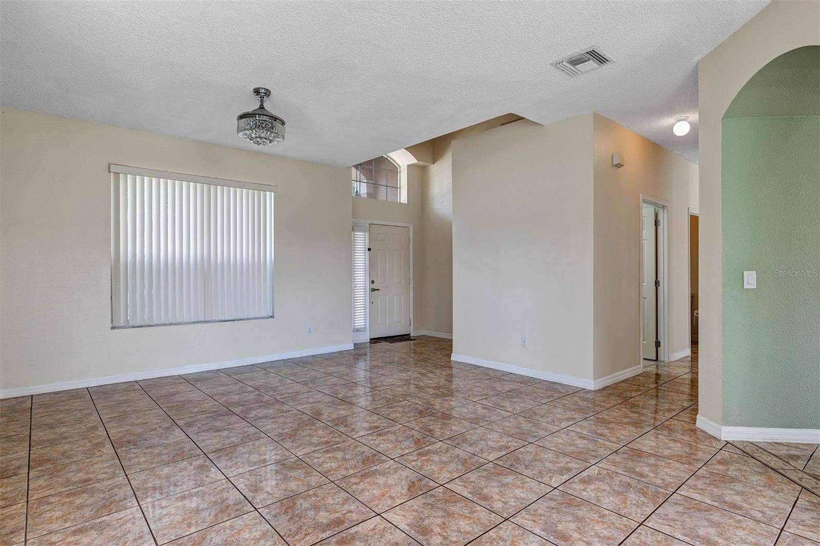 4921 CASA VISTA DRIVE, Orlando, FL 32837 Living Room