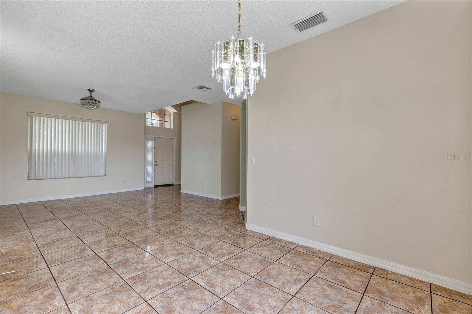 4921 CASA VISTA DRIVE, Orlando, FL 32837 Dining/Living Room