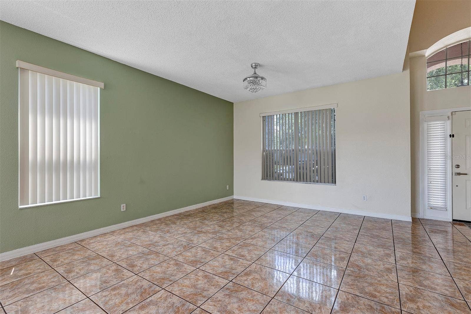 4921 CASA VISTA DRIVE, Orlando, FL 32837 Living Room