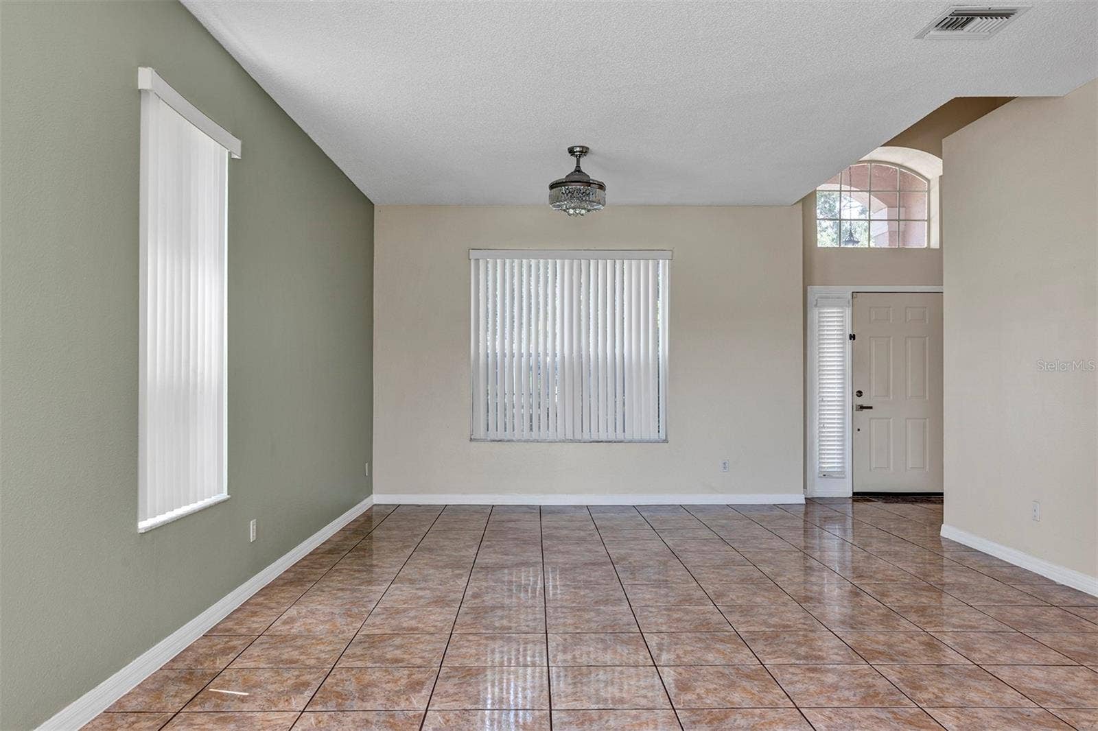 4921 CASA VISTA DRIVE, Orlando, FL 32837 Living Room