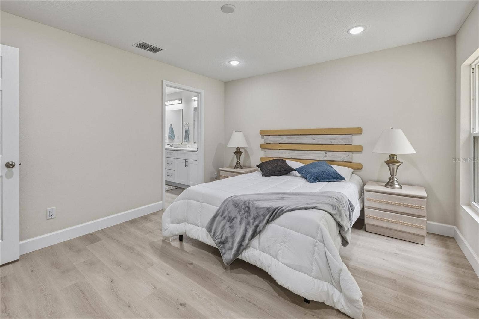 MODEL HOME