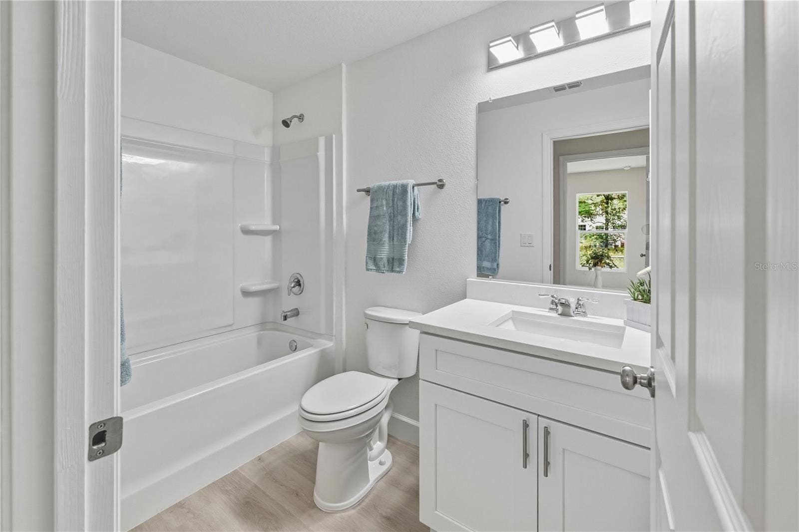520 W BERESFORD AVENUE, Deland, FL 32720