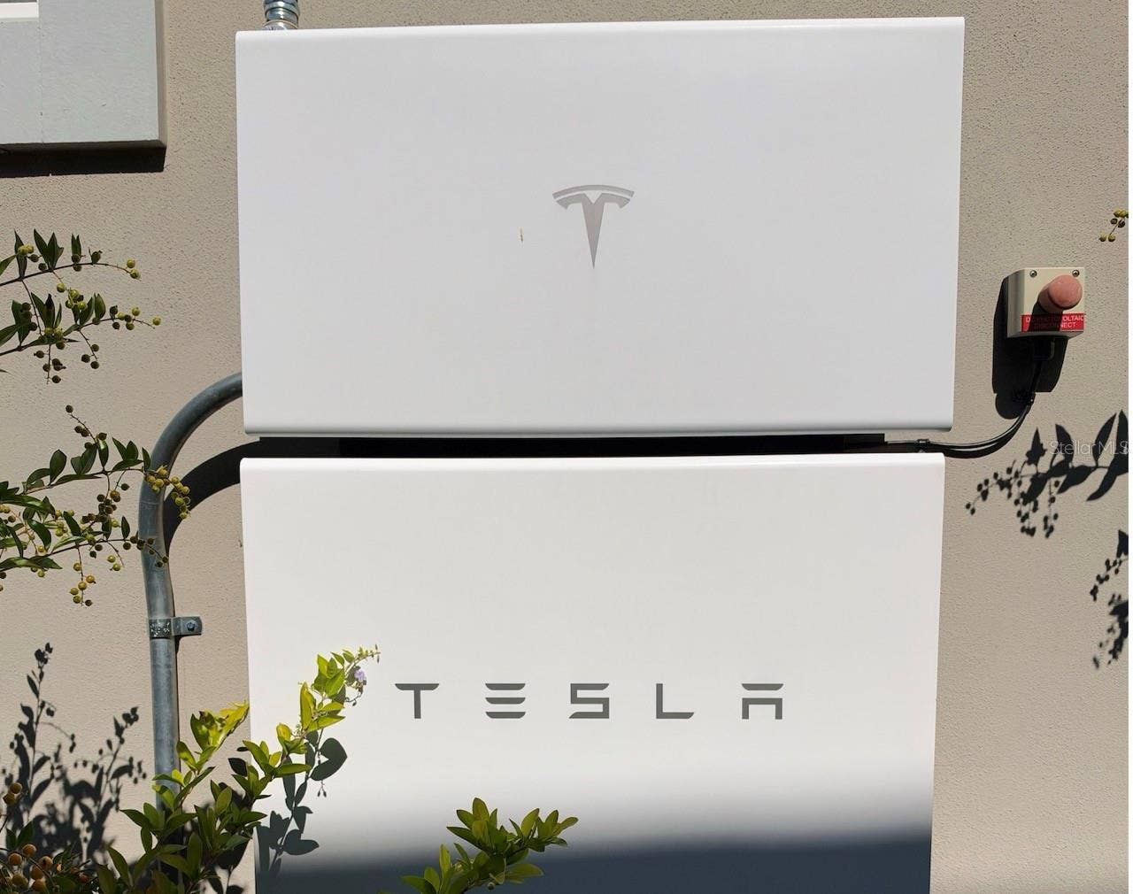 Tesla Powerwall 3 paired with a Powerwall 3 DC Expansion Unit.