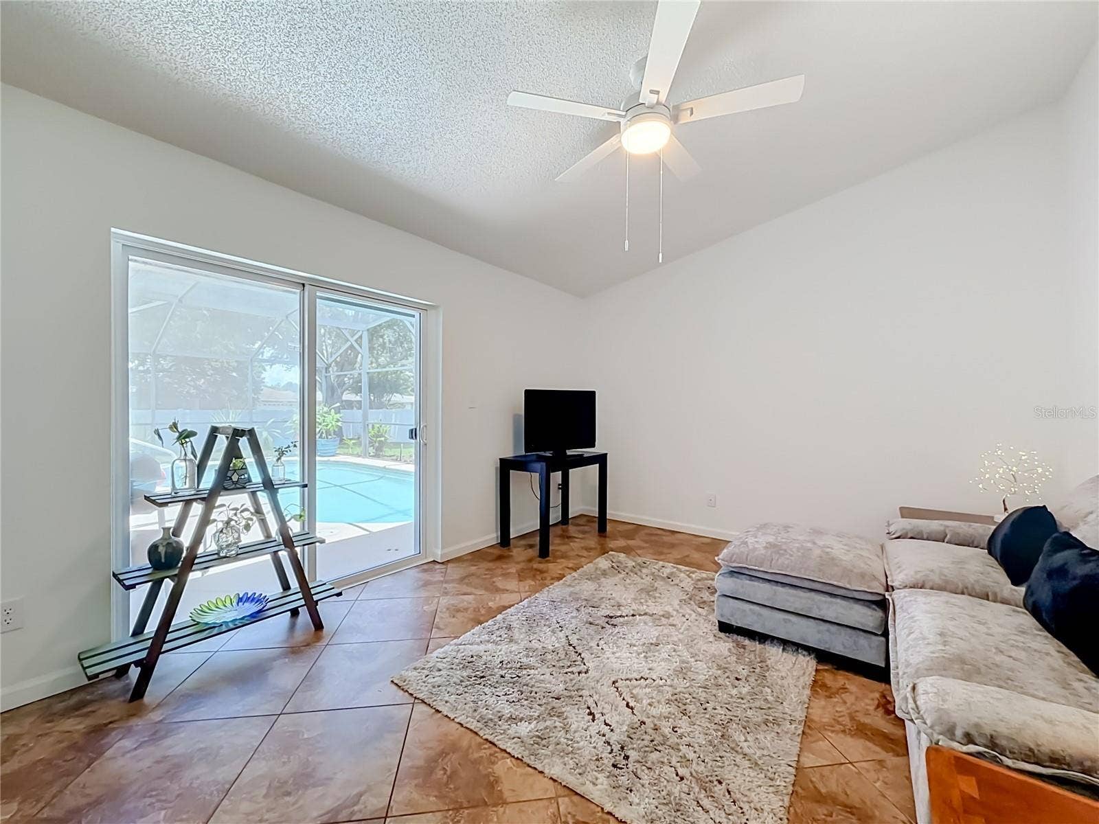 8654 ALEGRE CIRCLE, Orlando, FL 32836 Family Room/Living Room