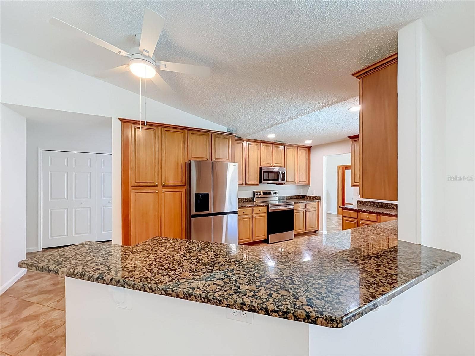 8654 ALEGRE CIRCLE, Orlando, FL 32836 Kitchen