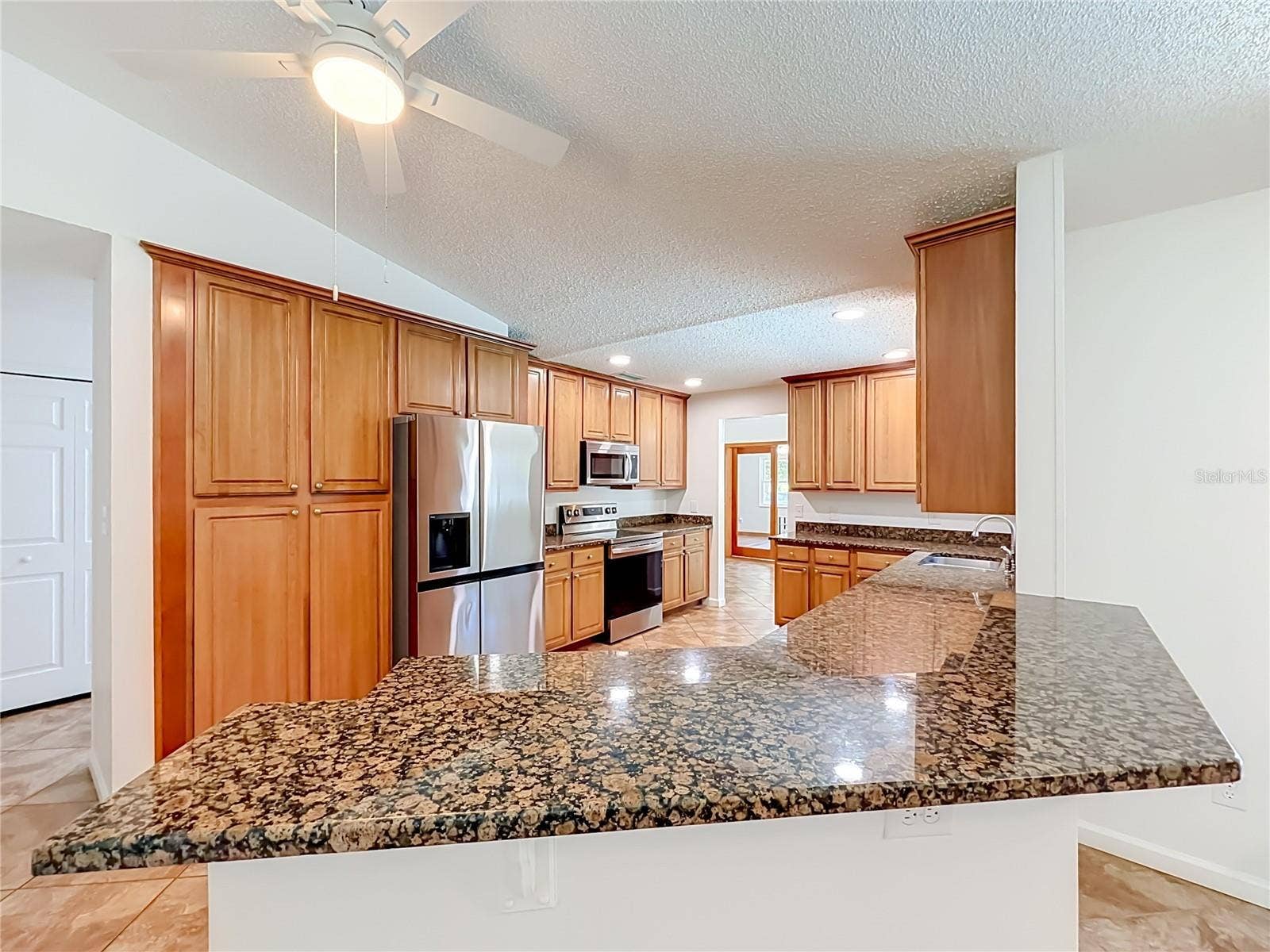 8654 ALEGRE CIRCLE, Orlando, FL 32836 Kitchen