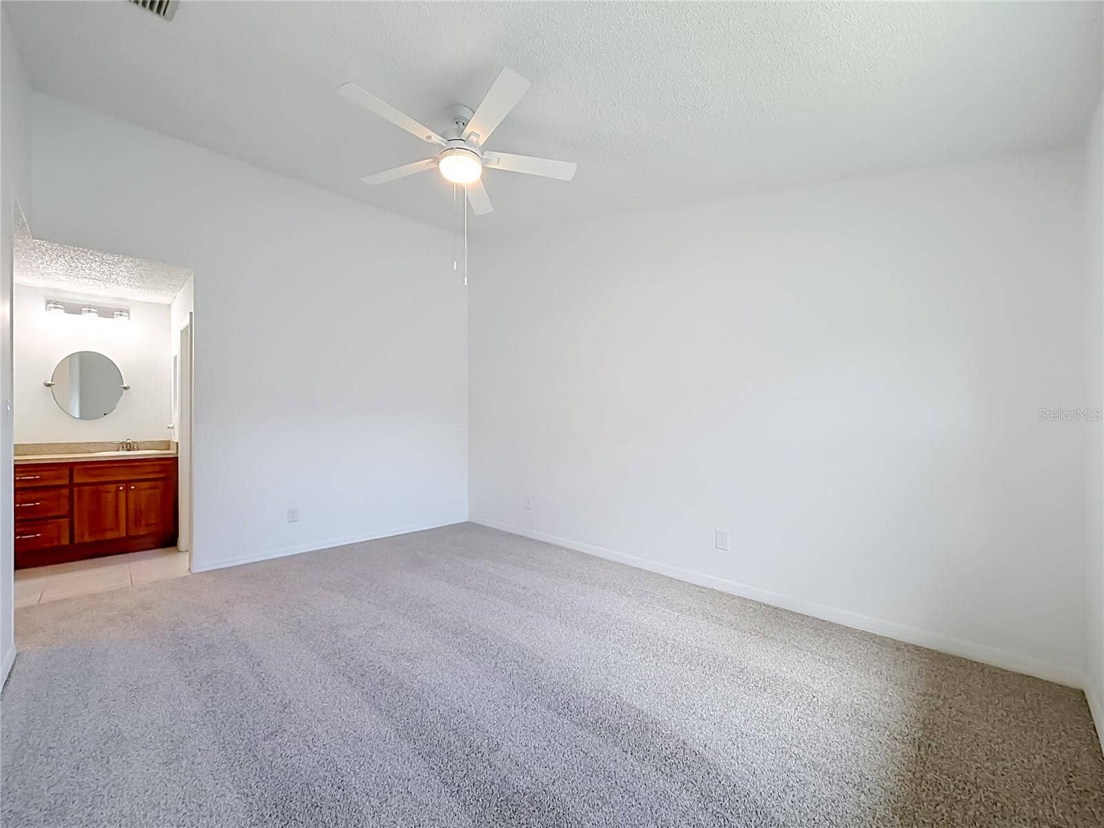 8654 ALEGRE CIRCLE, Orlando, FL 32836 Primary Bedroom with en Suite