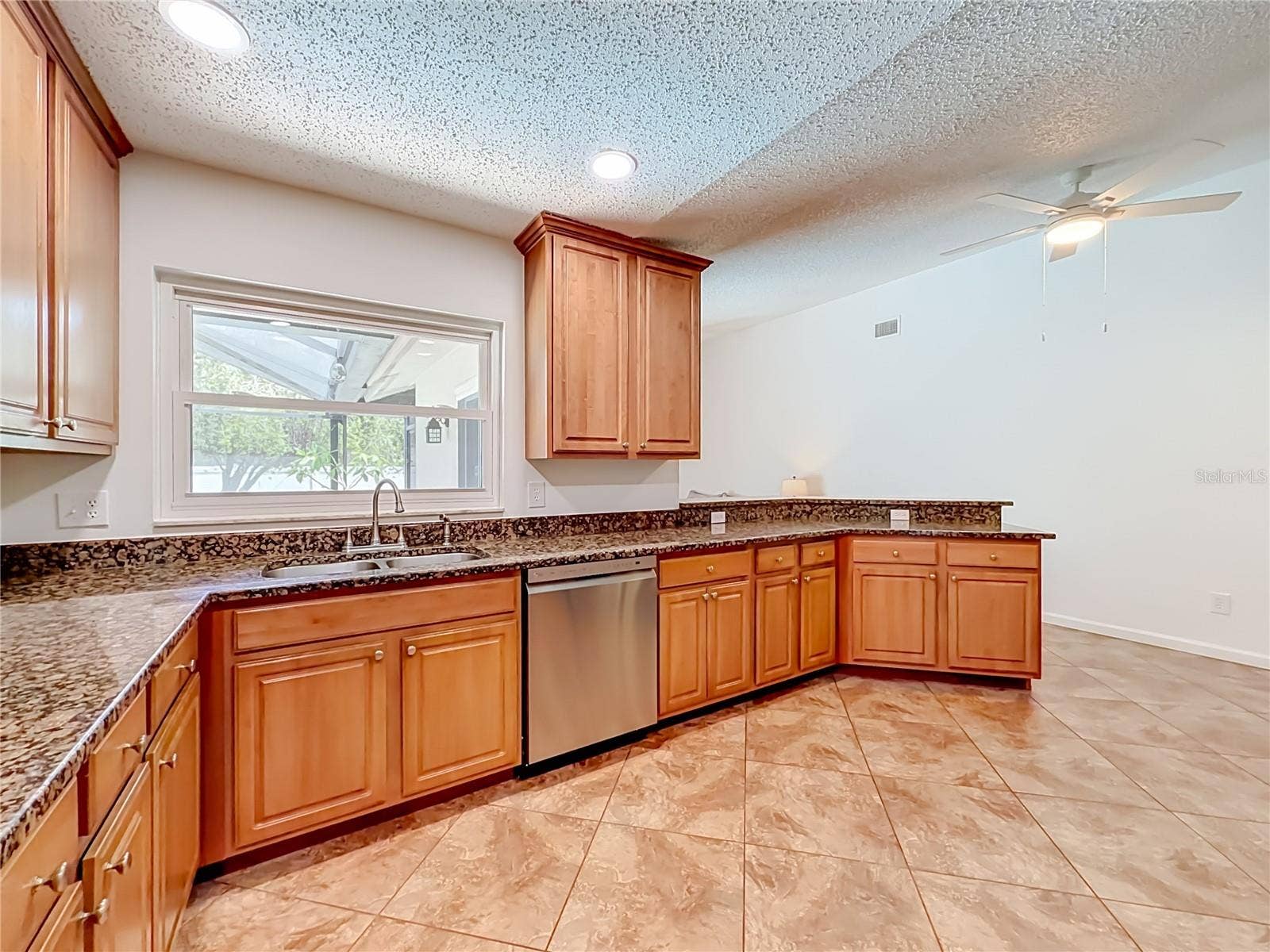 8654 ALEGRE CIRCLE, Orlando, FL 32836 Kitchen