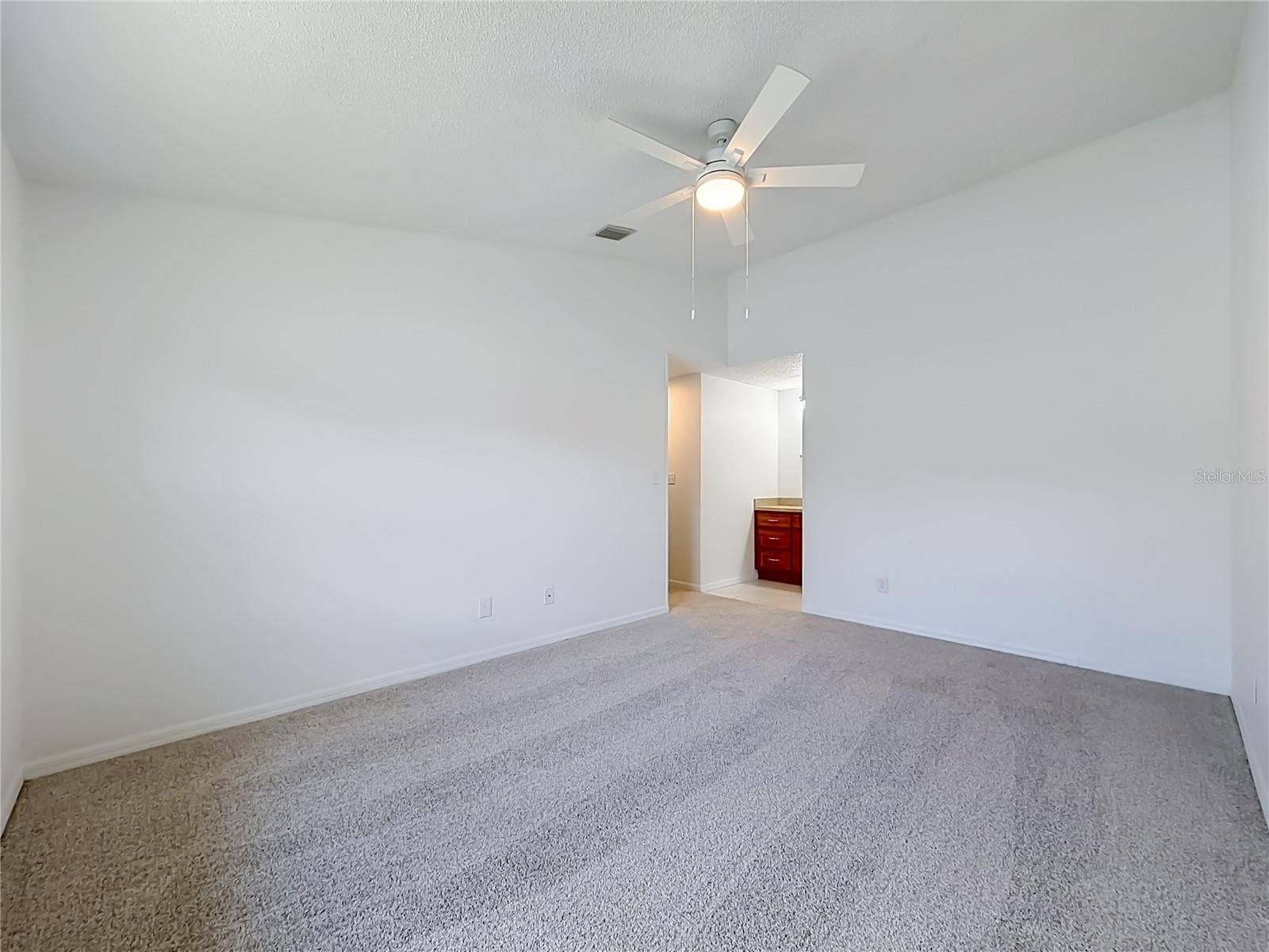 8654 ALEGRE CIRCLE, Orlando, FL 32836 Primary Bedroom with en Suite