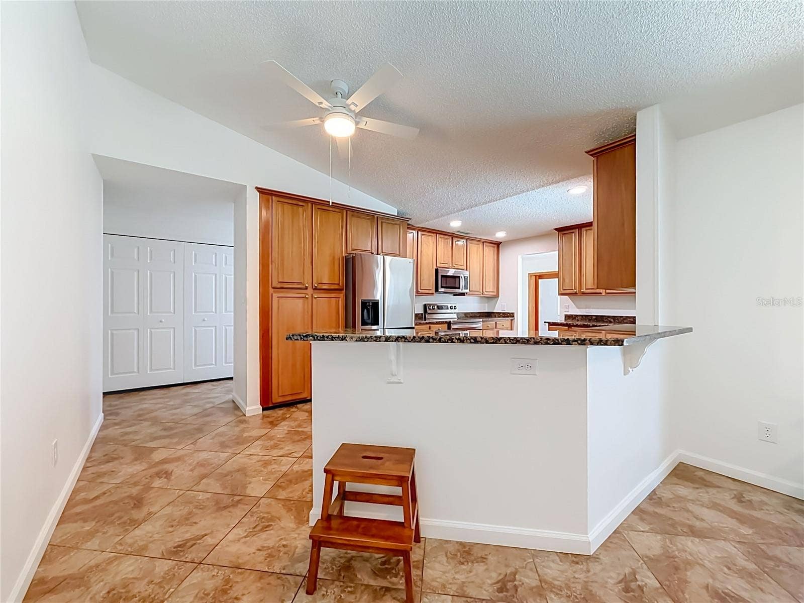 8654 ALEGRE CIRCLE, Orlando, FL 32836 Kitchen/Breakfast Bar