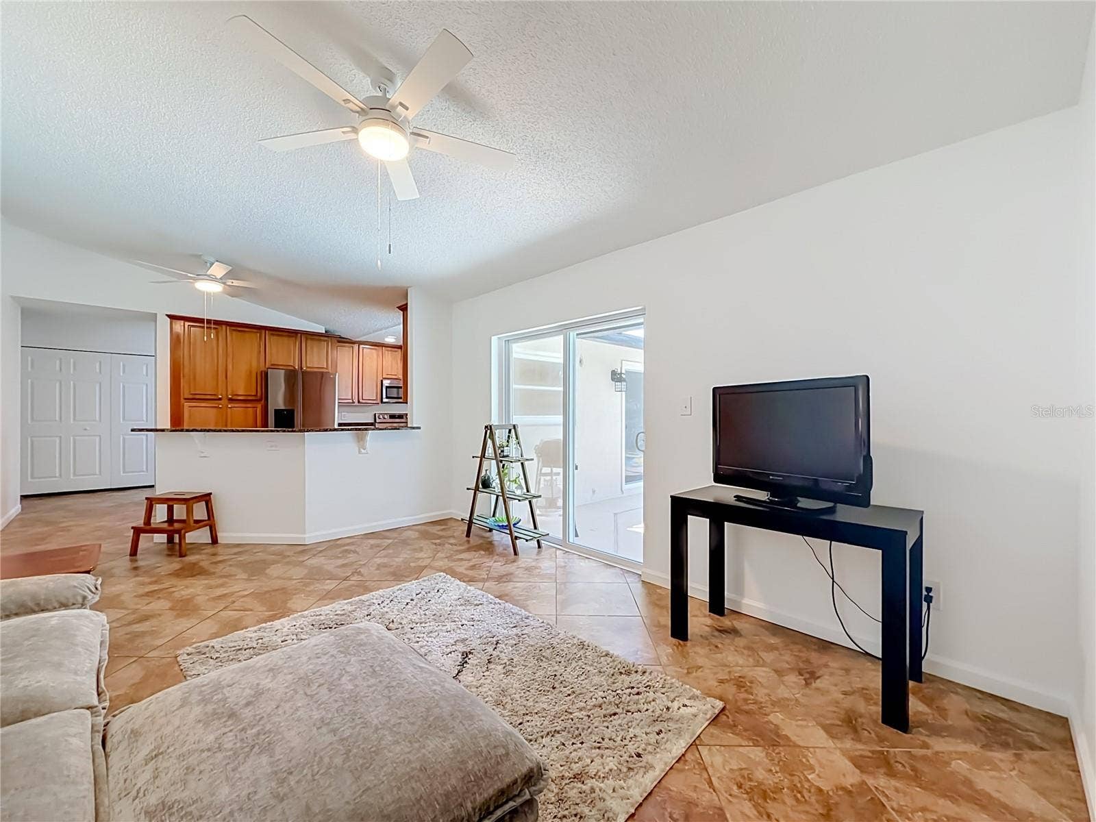 8654 ALEGRE CIRCLE, Orlando, FL 32836 Family Room/Living Room