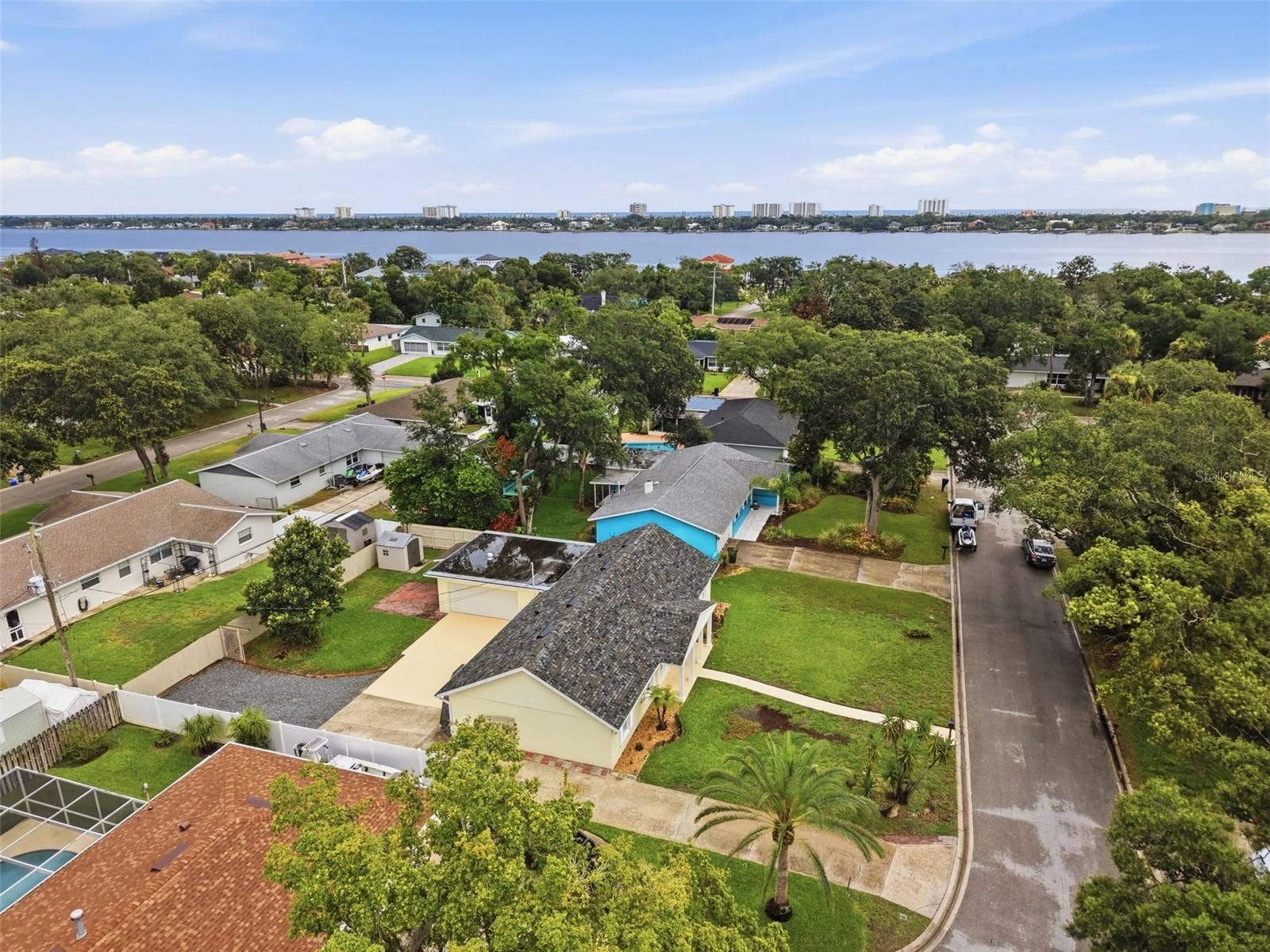 59 CRESTWOOD CIRCLE, Ormond Beach, FL 32174 Situated on a spacious cul-de-sac lot in one of Ormond Beach's most desirable neighborhoods.