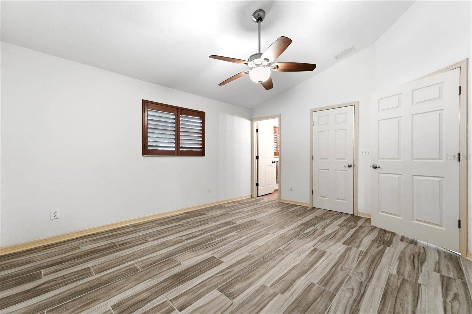 59 CRESTWOOD CIRCLE, Ormond Beach, FL 32174 A spacious owner's suite filled with natural light and calming finishes.