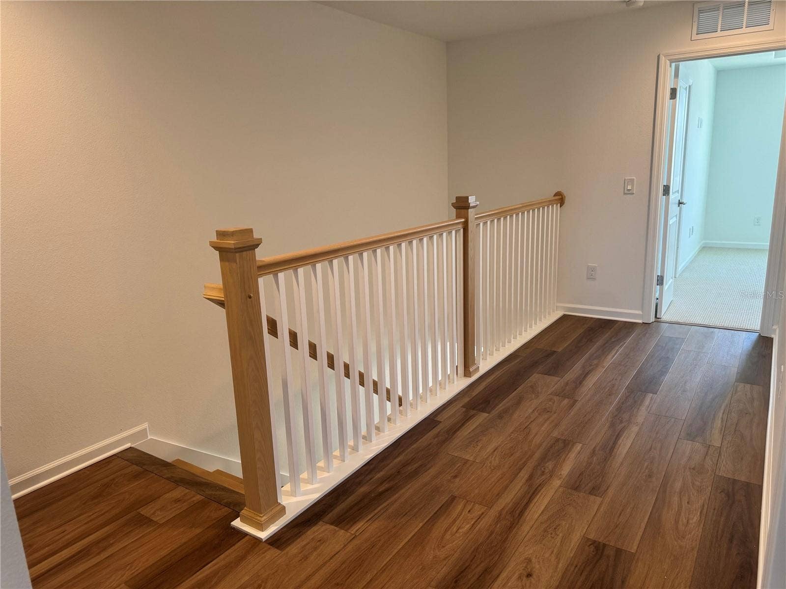 1888 CROWNCREST DRIVE, Apopka, FL 32703 Wide stairs landing