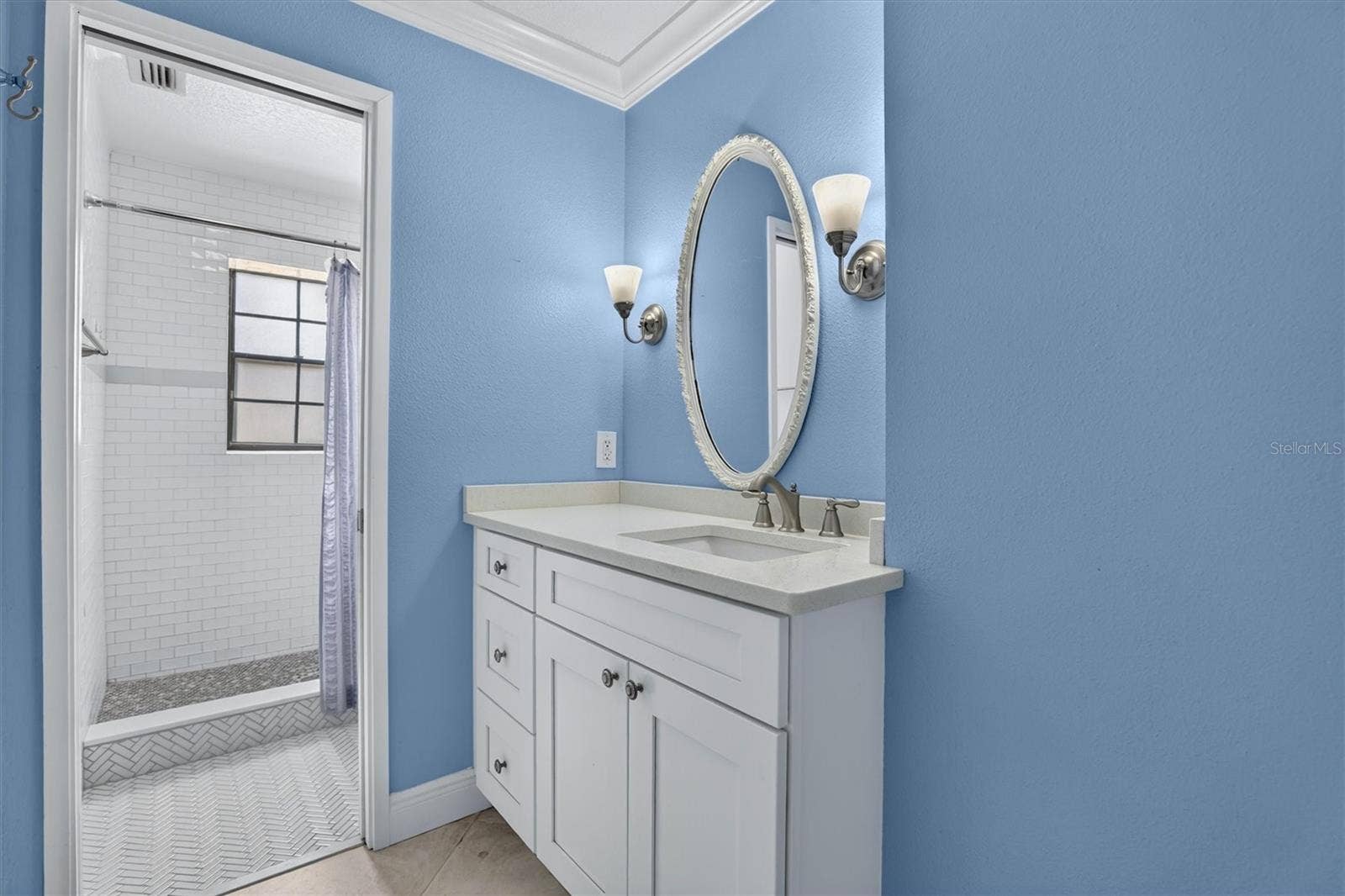 306 OAK ESTATES DRIVE, Orlando, FL 32806 Bathroom 2
