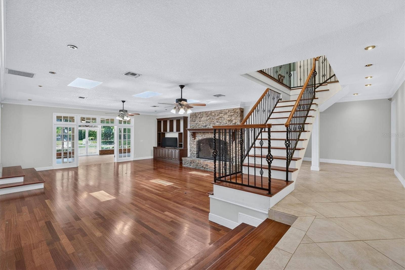 306 OAK ESTATES DRIVE, Orlando, FL 32806 Living room