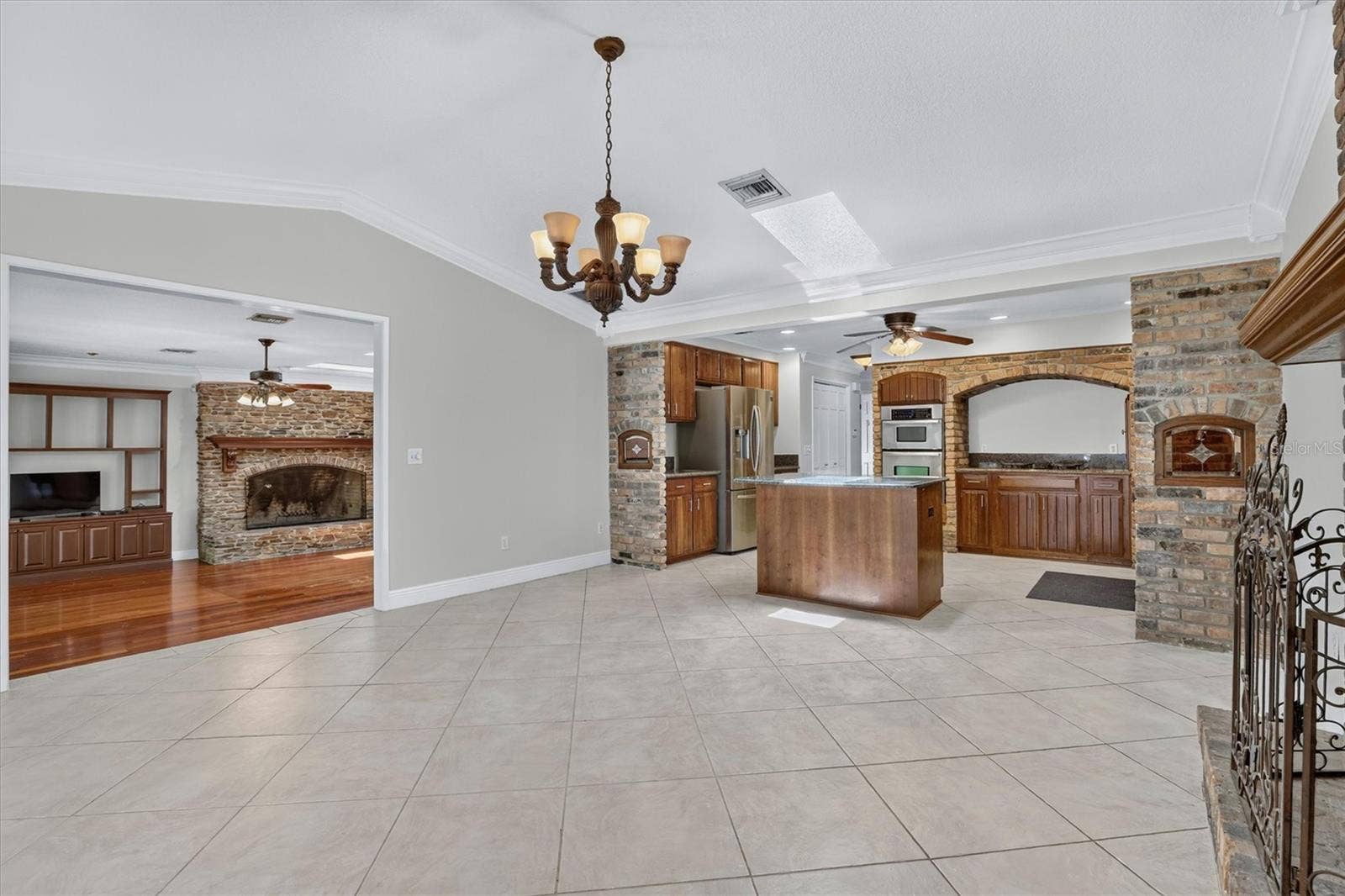 306 OAK ESTATES DRIVE, Orlando, FL 32806 Dining