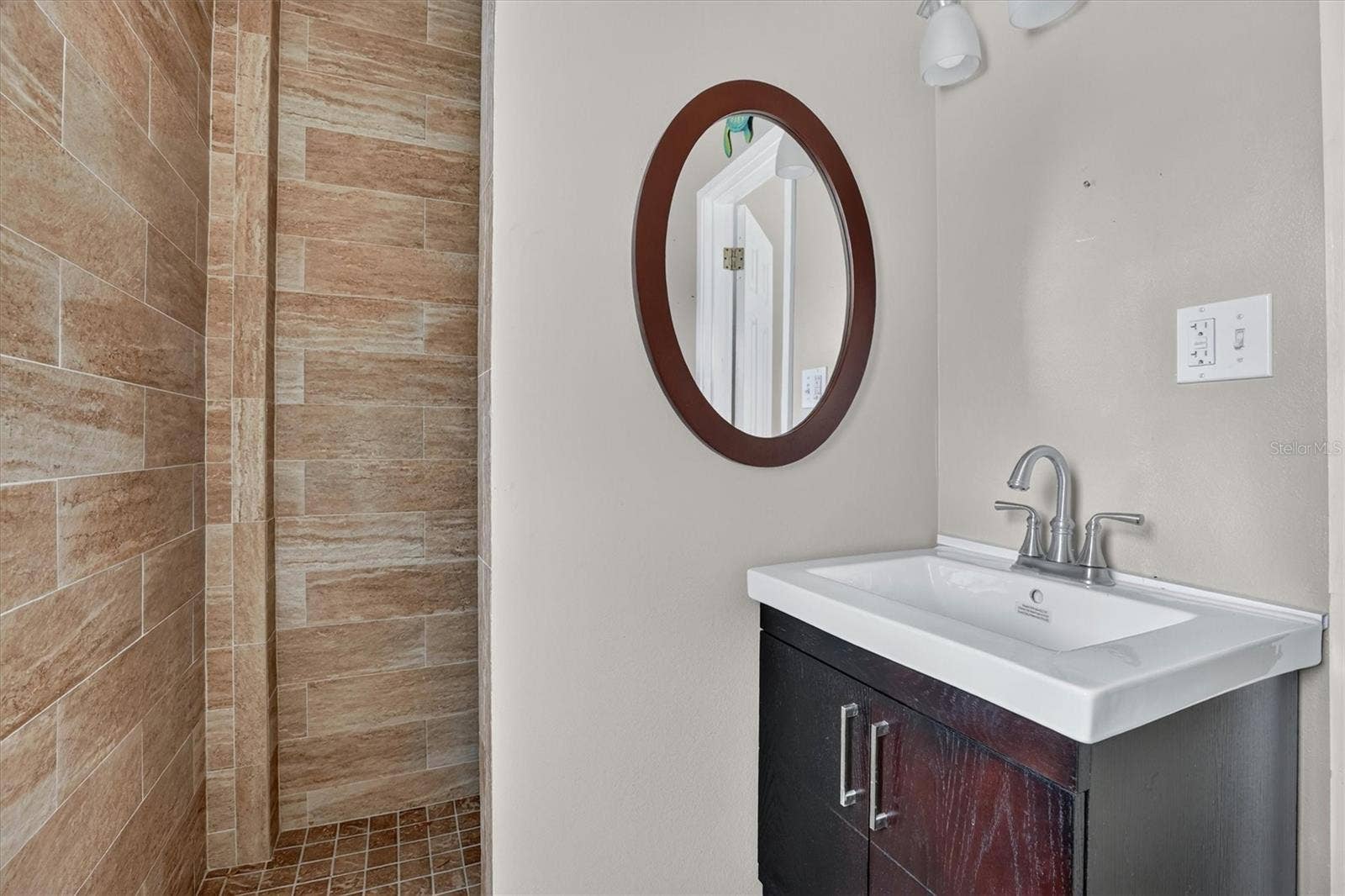 306 OAK ESTATES DRIVE, Orlando, FL 32806 Bathroom 4