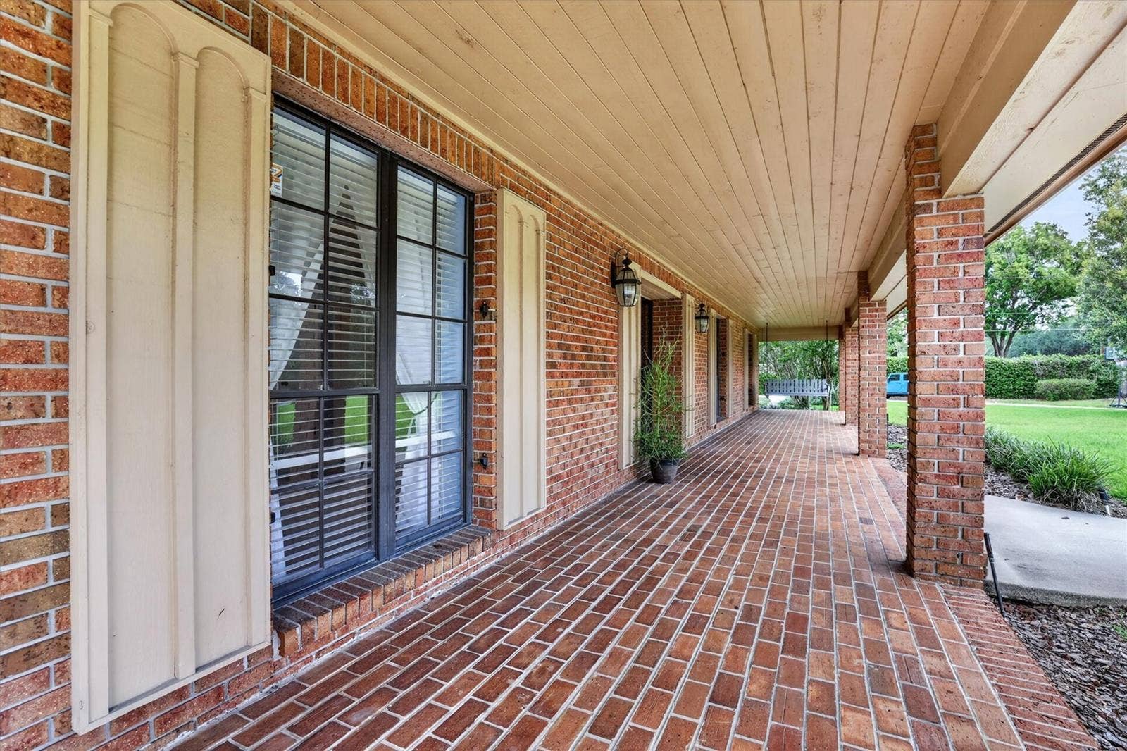 306 OAK ESTATES DRIVE, Orlando, FL 32806 Front porch