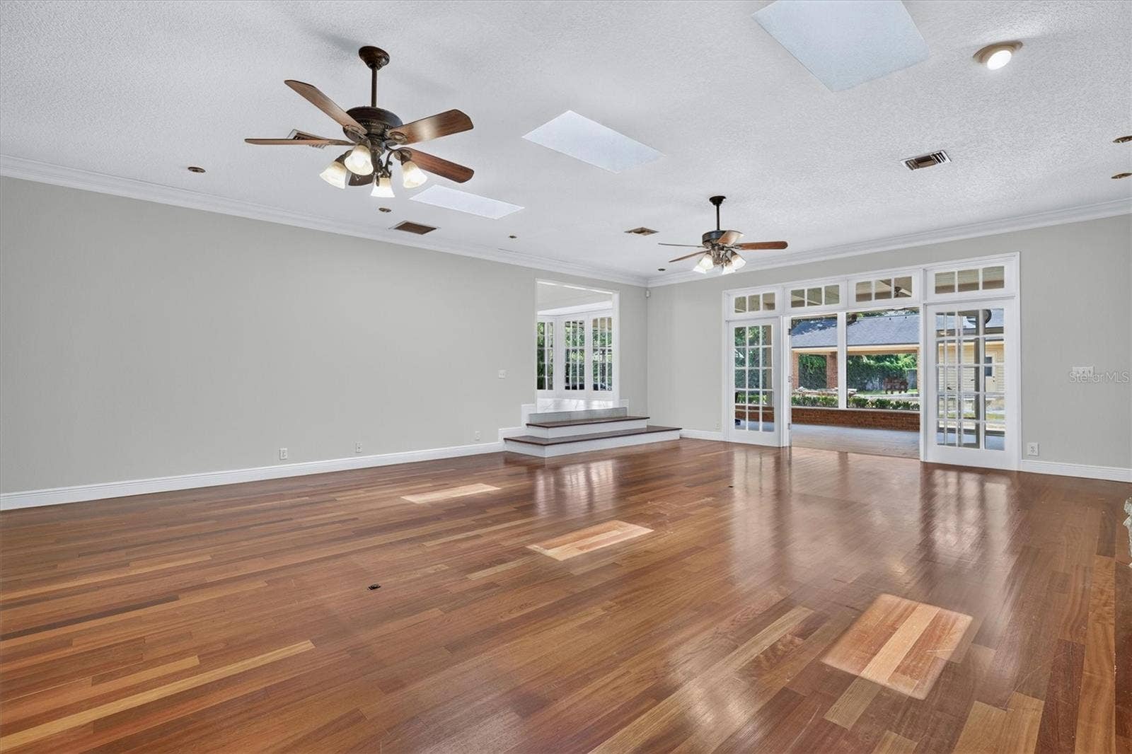 306 OAK ESTATES DRIVE, Orlando, FL 32806 Living room