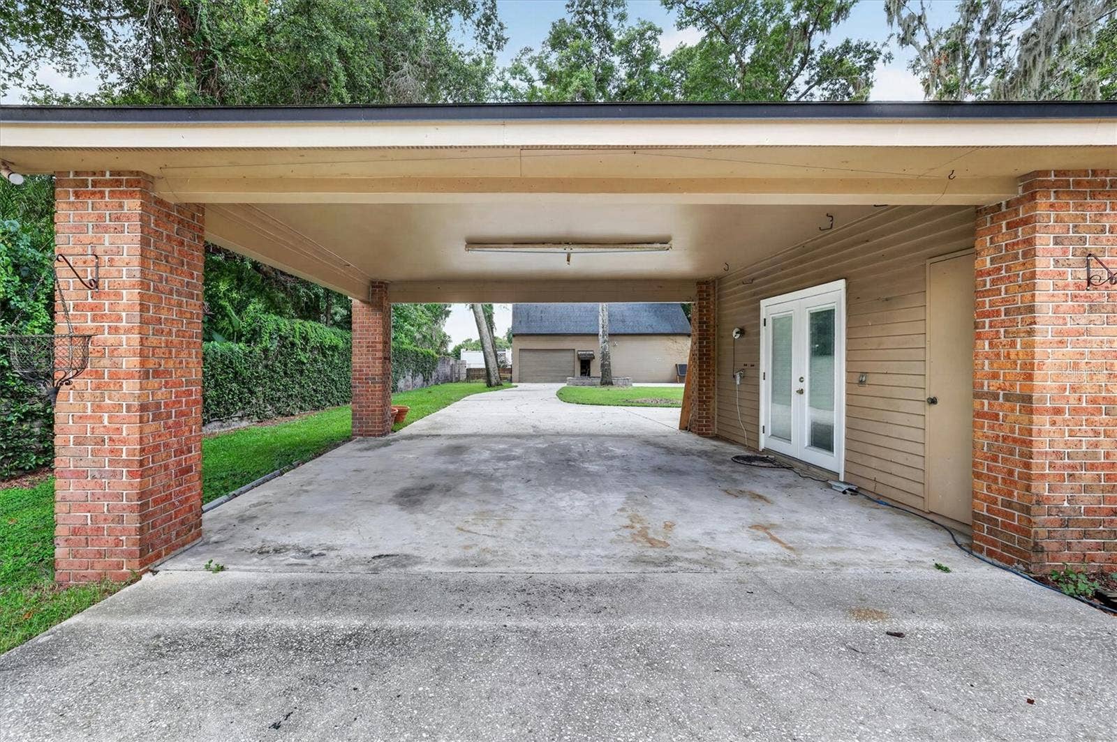 306 OAK ESTATES DRIVE, Orlando, FL 32806 Carport