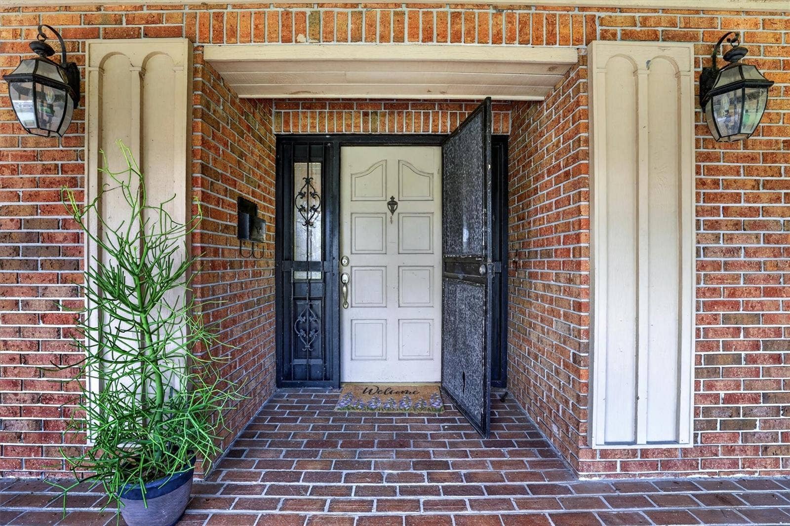 306 OAK ESTATES DRIVE, Orlando, FL 32806 Entry