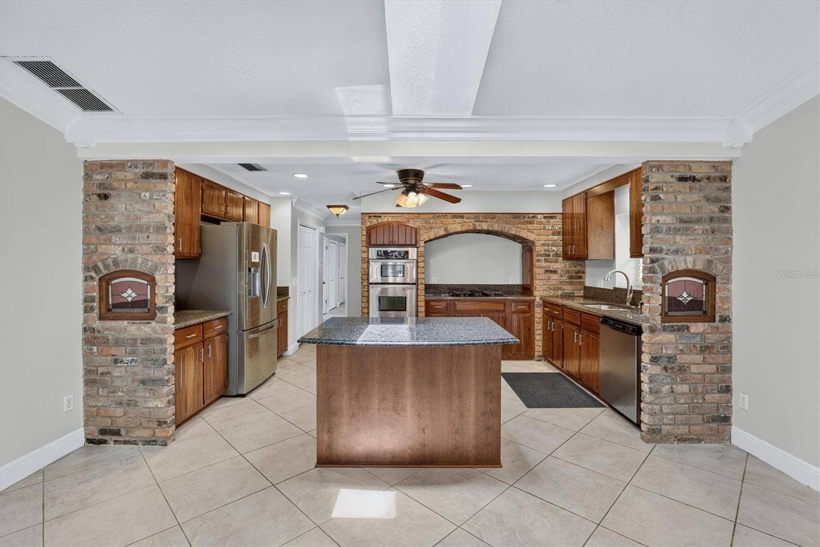 306 OAK ESTATES DRIVE, Orlando, FL 32806 Kitchen