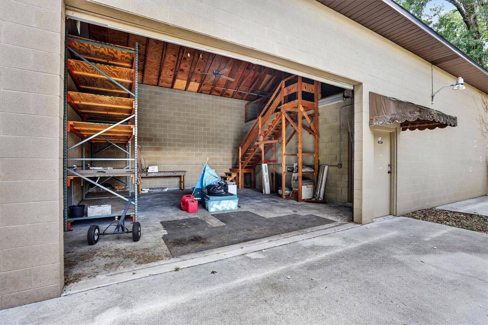 306 OAK ESTATES DRIVE, Orlando, FL 32806 Garage parking area