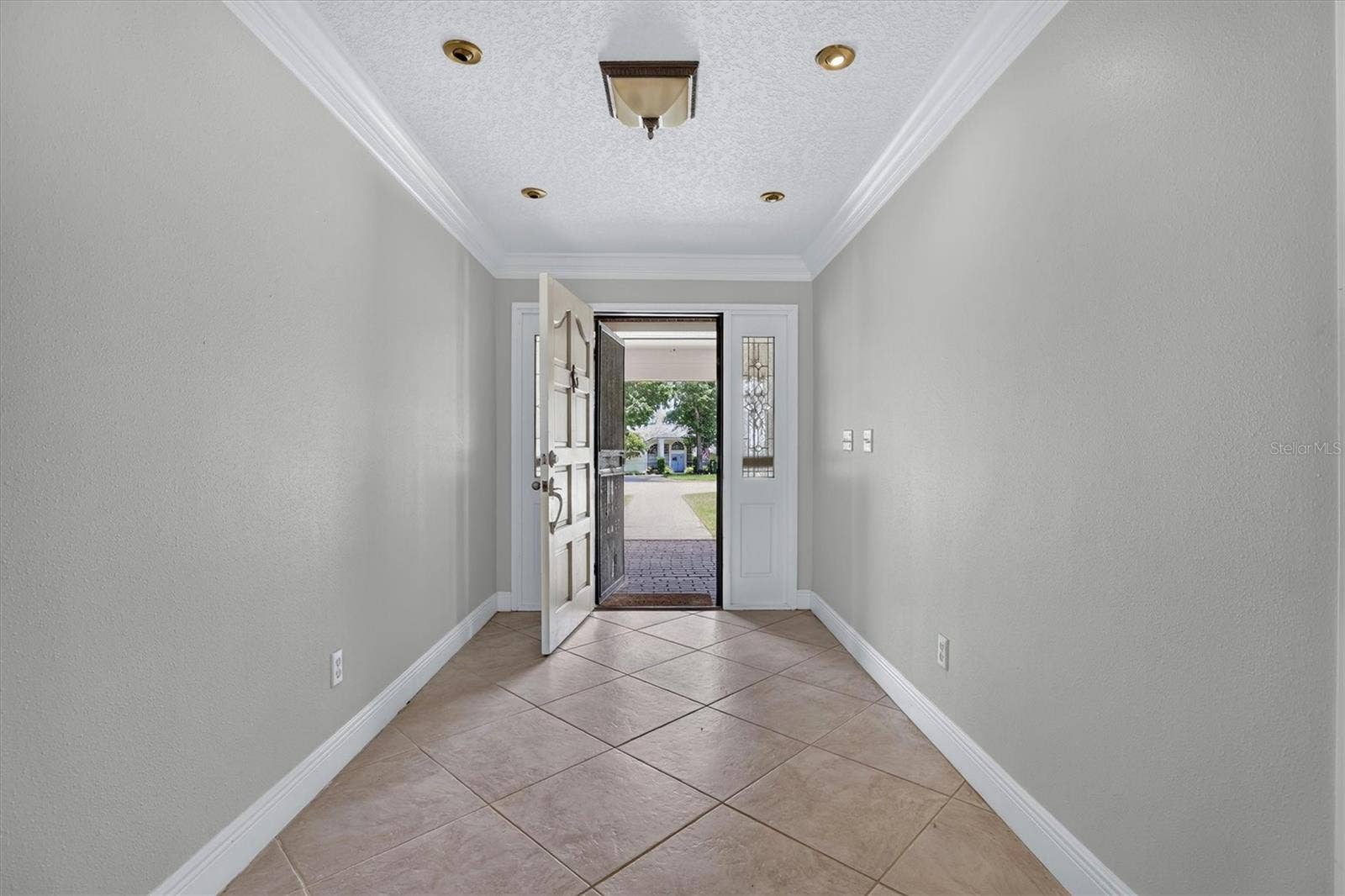 306 OAK ESTATES DRIVE, Orlando, FL 32806 Foyer