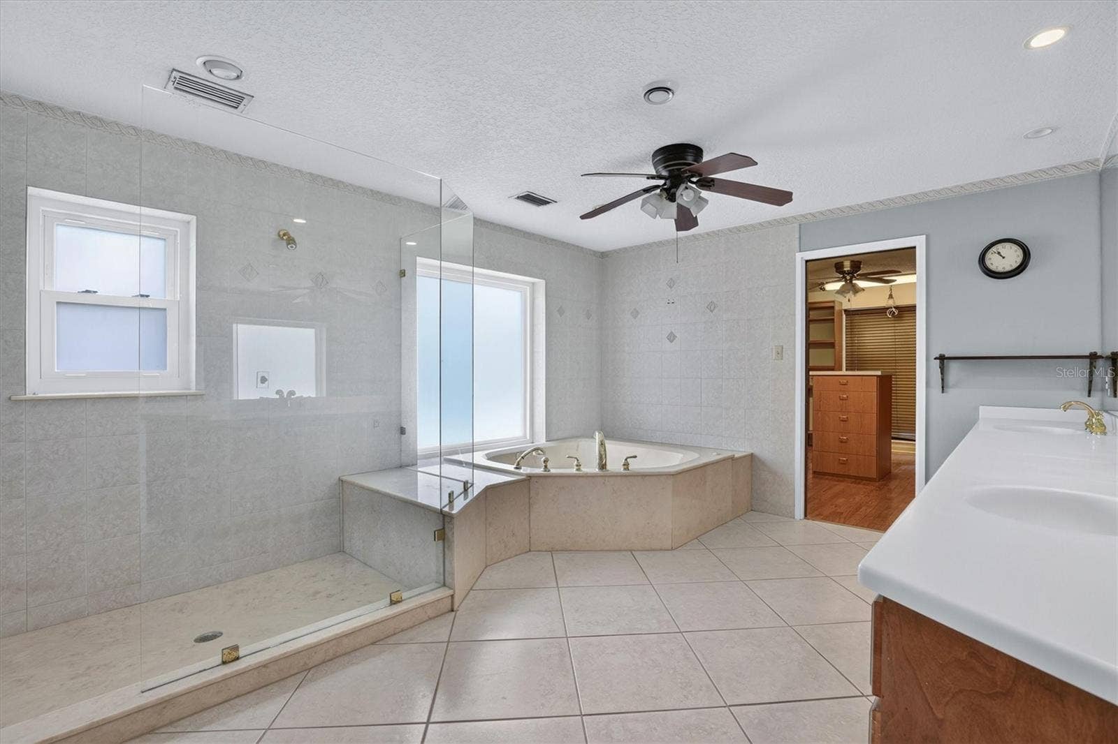 306 OAK ESTATES DRIVE, Orlando, FL 32806 Primary bathroom