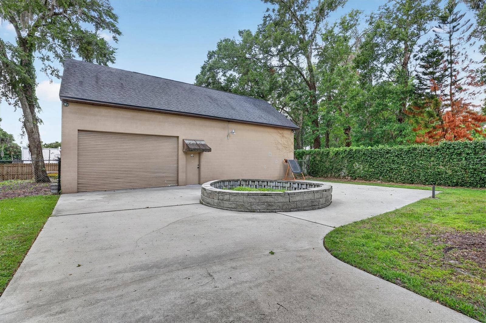 306 OAK ESTATES DRIVE, Orlando, FL 32806 Garage