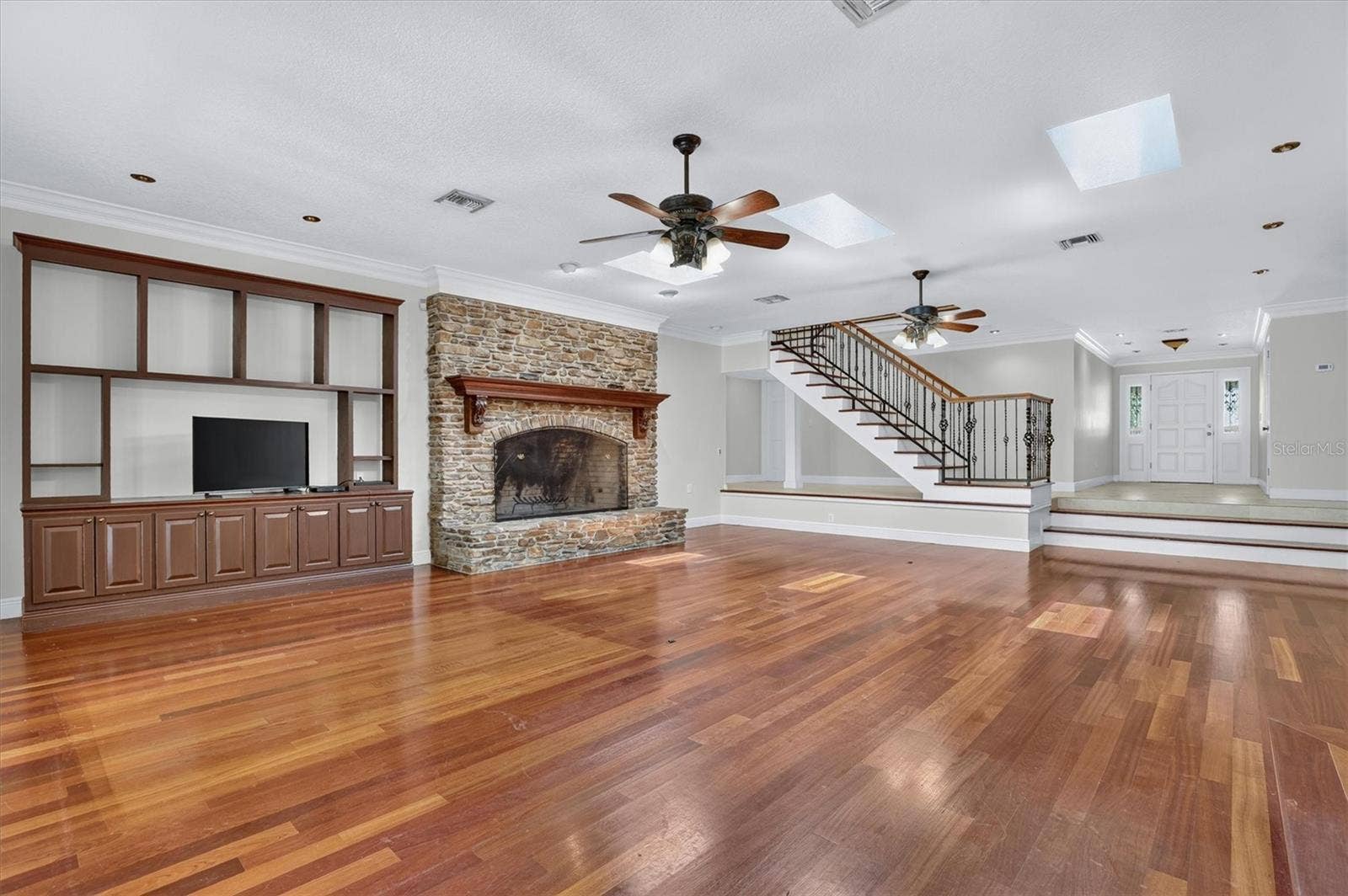306 OAK ESTATES DRIVE, Orlando, FL 32806 Living Room