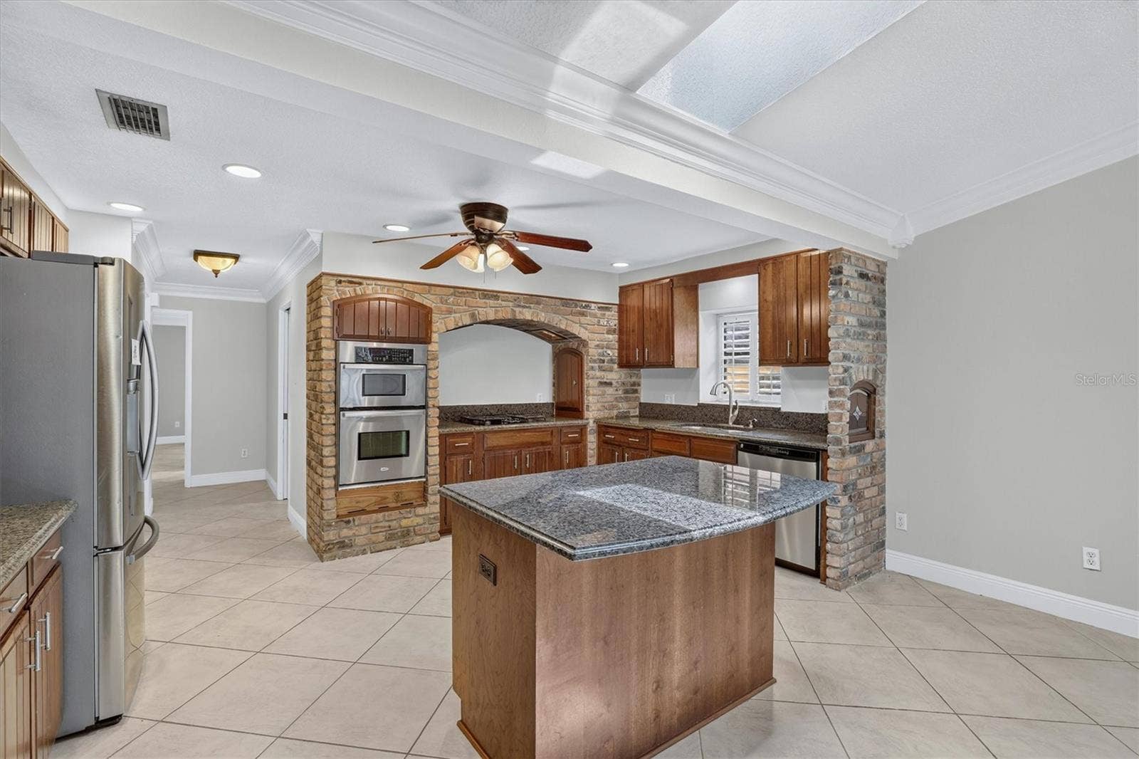 306 OAK ESTATES DRIVE, Orlando, FL 32806 Kitchen