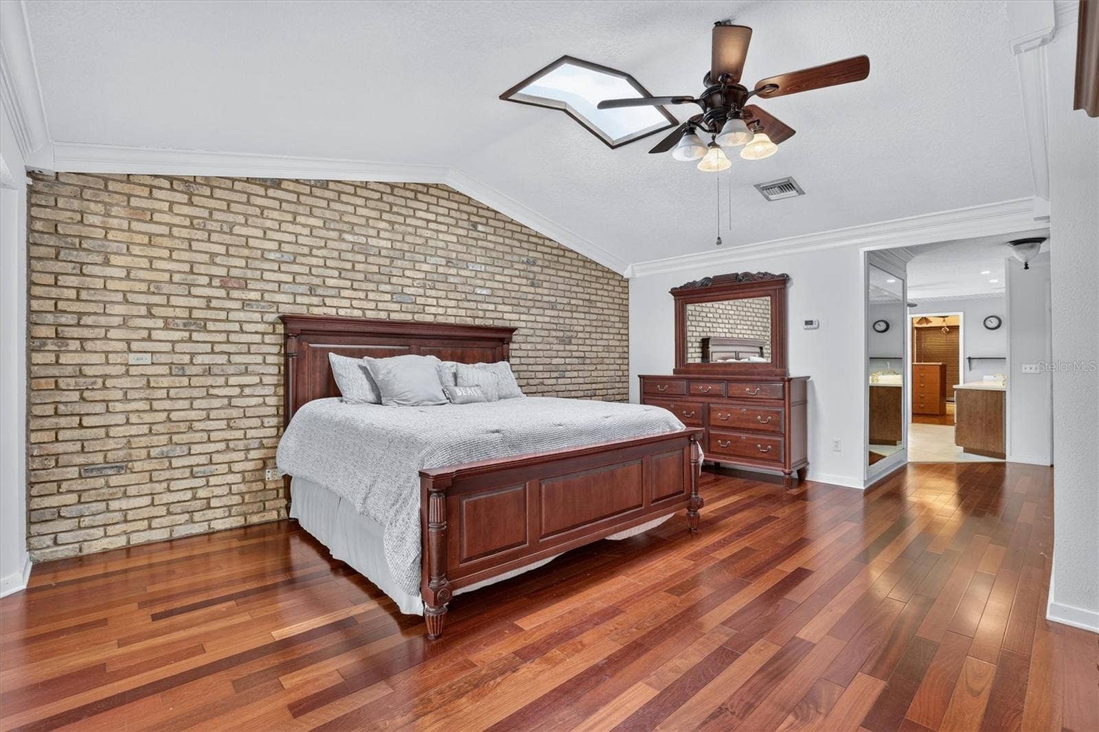 306 OAK ESTATES DRIVE, Orlando, FL 32806 Primary bedroom