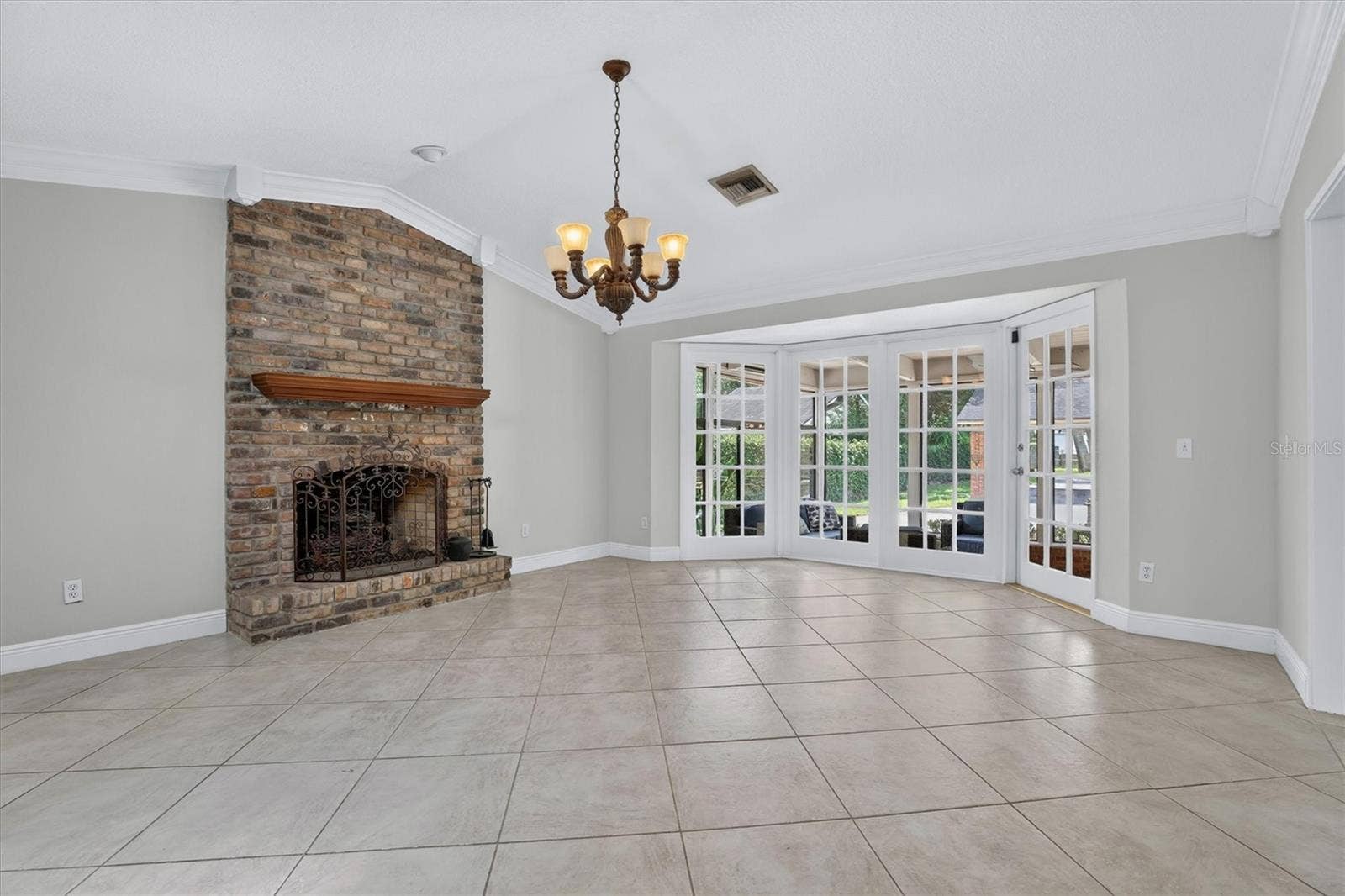 306 OAK ESTATES DRIVE, Orlando, FL 32806 Dining