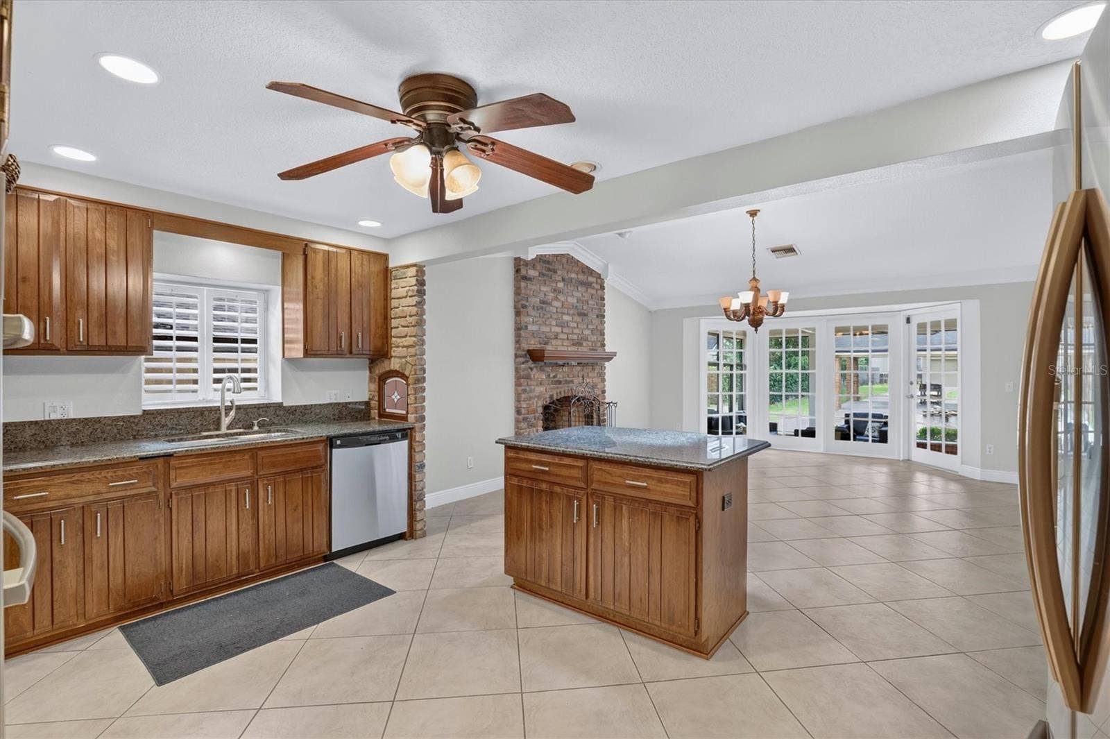 306 OAK ESTATES DRIVE, Orlando, FL 32806 Kitchen