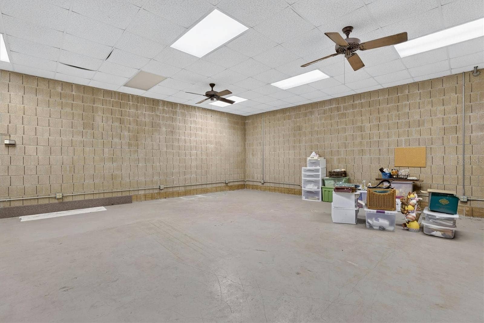 306 OAK ESTATES DRIVE, Orlando, FL 32806 Garage storage area