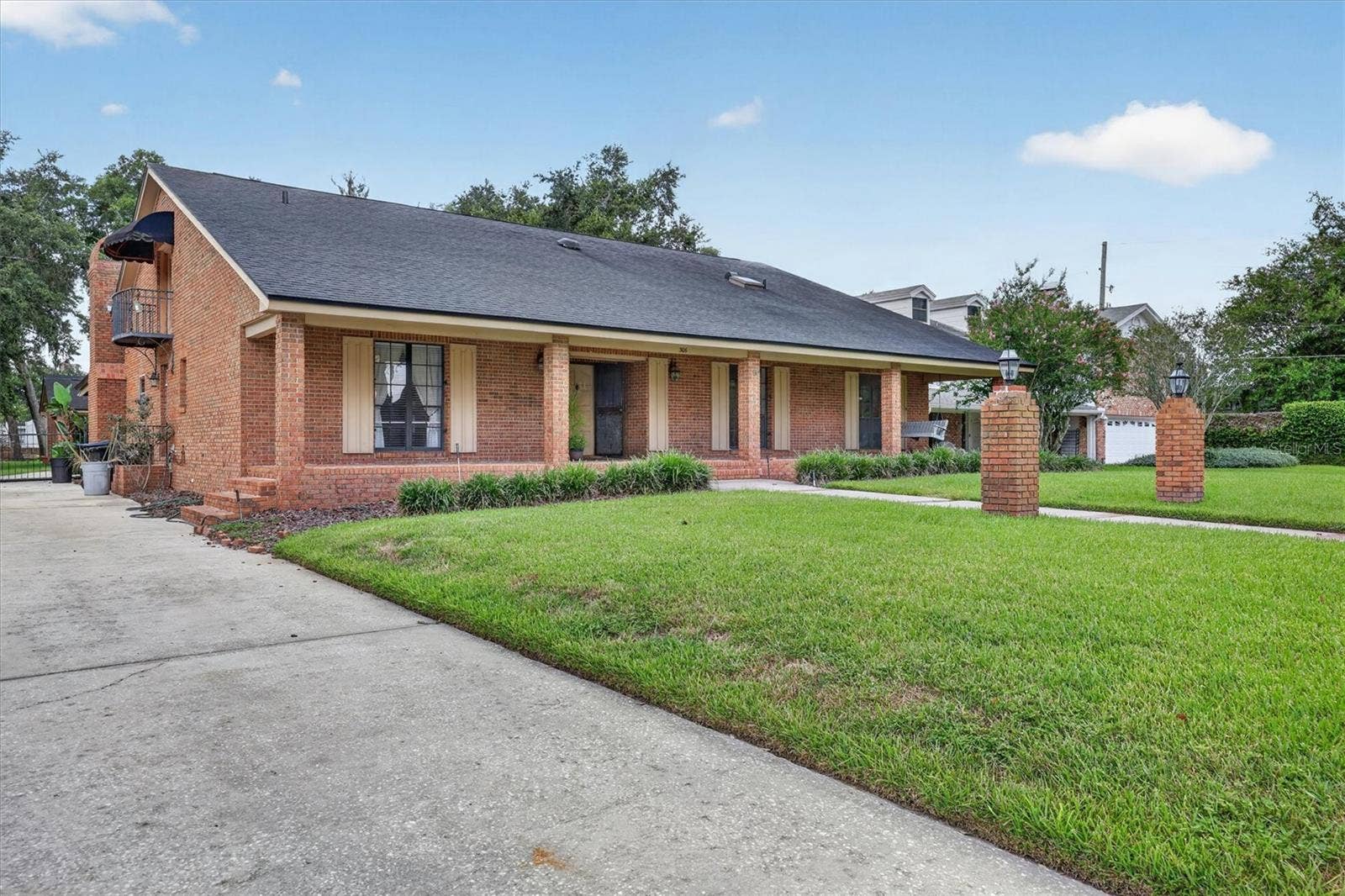 306 OAK ESTATES DRIVE, Orlando, FL 32806 Front