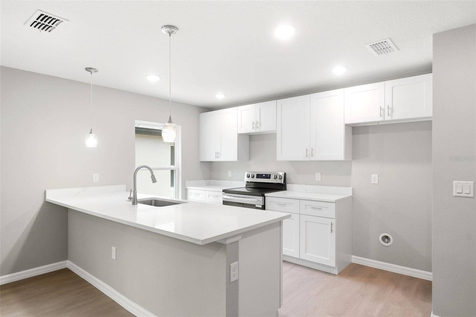 2107 SUANEE AVENUE, #200, Eustis, FL 32726
