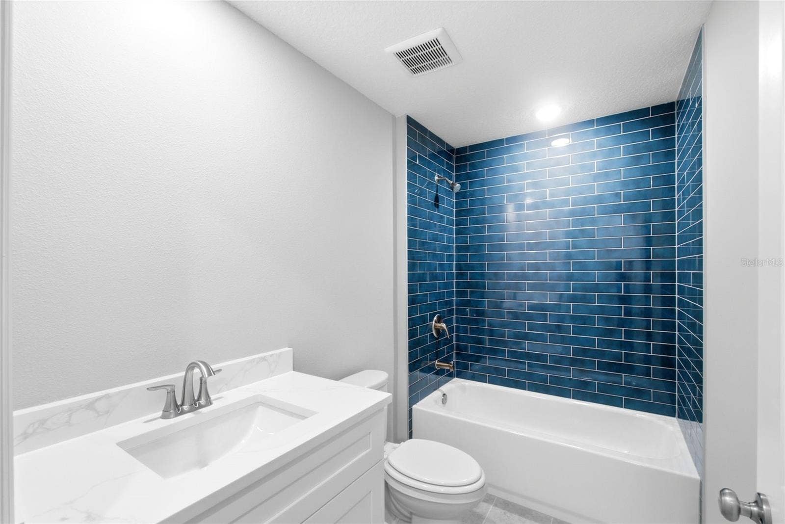 2107 SUANEE AVENUE, #200, Eustis, FL 32726