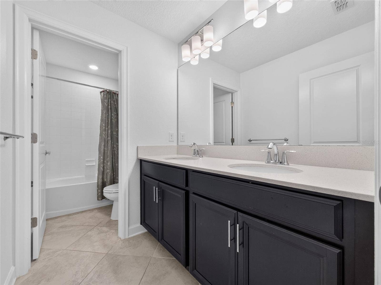 8813 BETH PAGE LANE, Davenport, FL 33896 Guest bath 2nd level