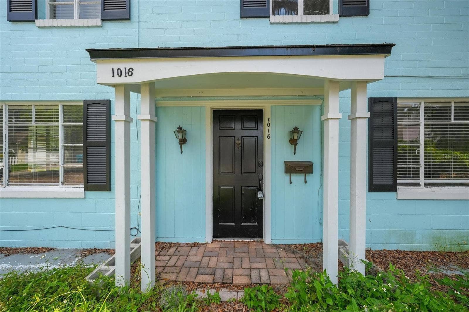 1st floor-Front door
