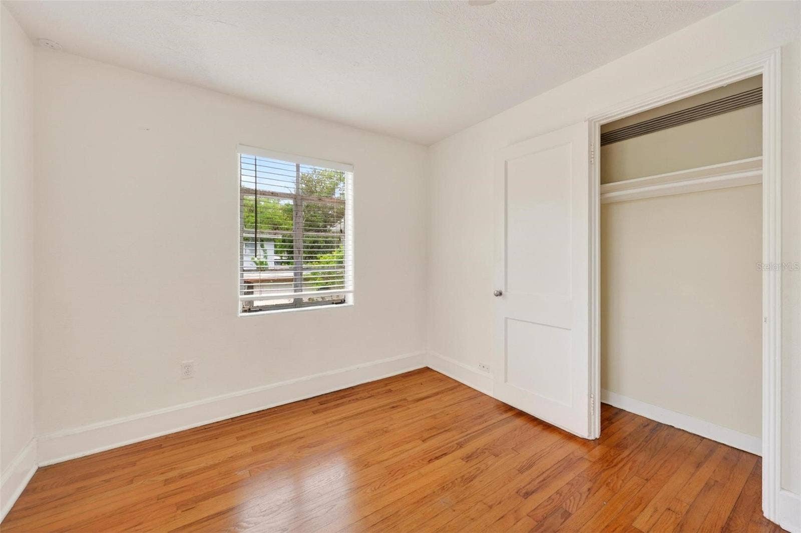 2nd floor-Bedroom & closet (1)