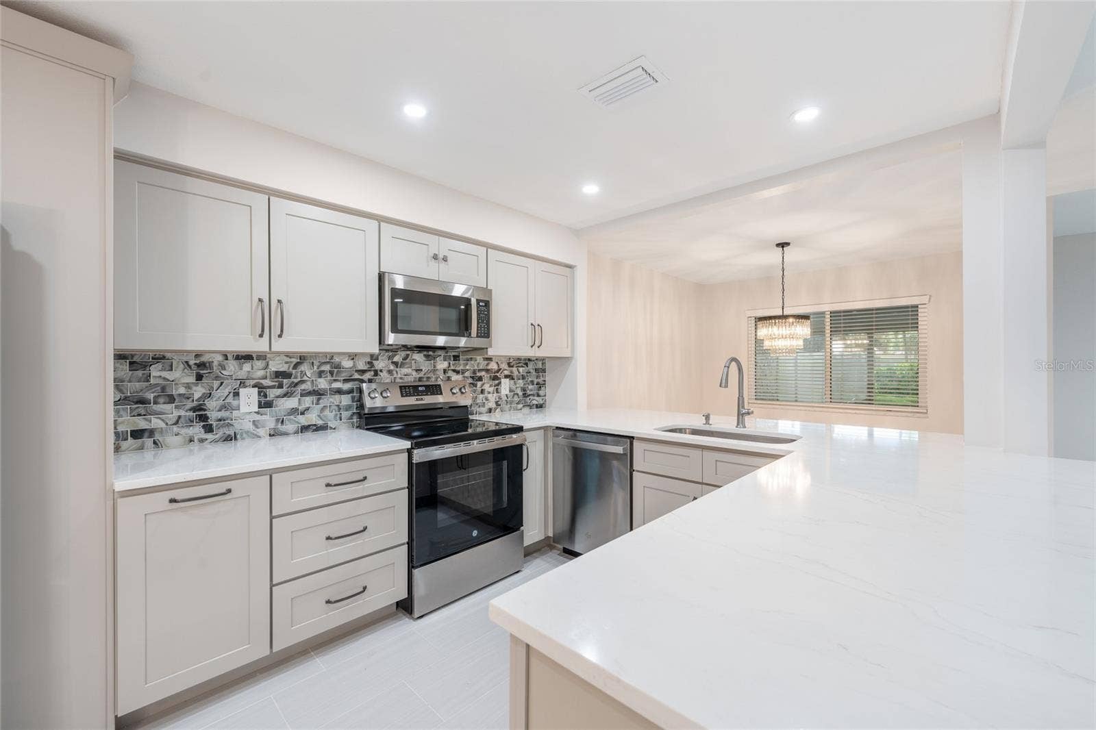 8137 CITRUS CHASE DRIVE, Orlando, FL 32836 8137 CITRUS CHASE DRIVE, Orlando, FL 32836