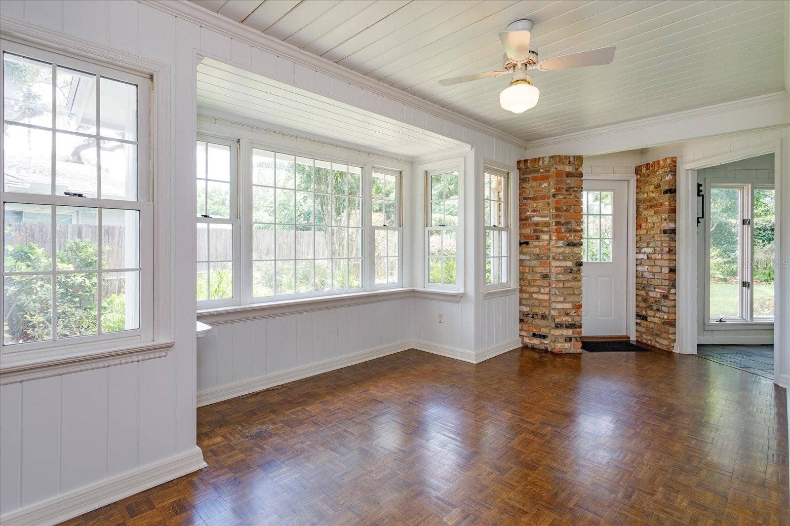 5019 GRAN LAC AVENUE, Orlando, FL 32812 Breakfast Room adjoins Kitchen has door to yard and is open to Florida Room