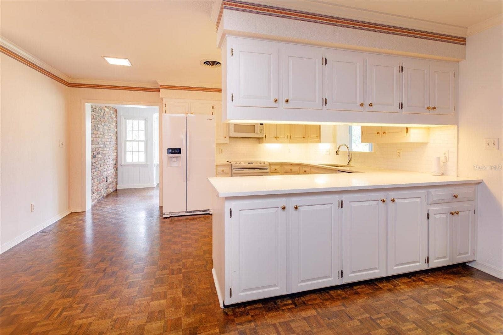 5019 GRAN LAC AVENUE, Orlando, FL 32812 Kitchen is open to family room and breakfast room